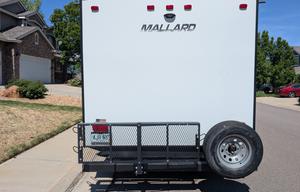 Easy to tow hard shell camper trailer for 5