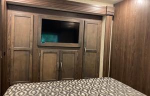 Sir Sleeps-A-Lot 2019 Coachmen Mirada 35BH Bunks