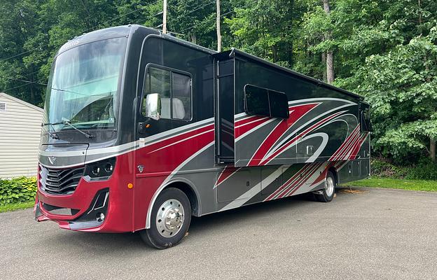 Relaxing Luxury RV Rental w/bunkhouse