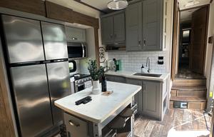 Upscale Getaway On Wheels  (DELIVERY ONLY)