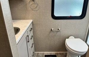 Luxury 2023 Thor Sleeps 8+
