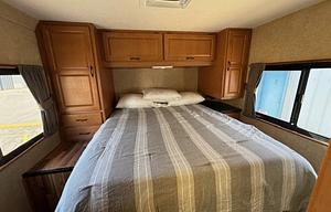 Thor Majestic 28' Motorhome - Class C RV