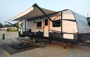 28' SUMMERLAND SLEEPS 10 COMES FULLY STOCKED