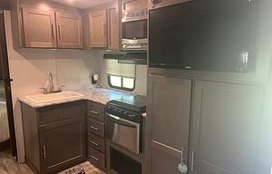 2018 Surveyor 248BHLE RV rental photo 6
