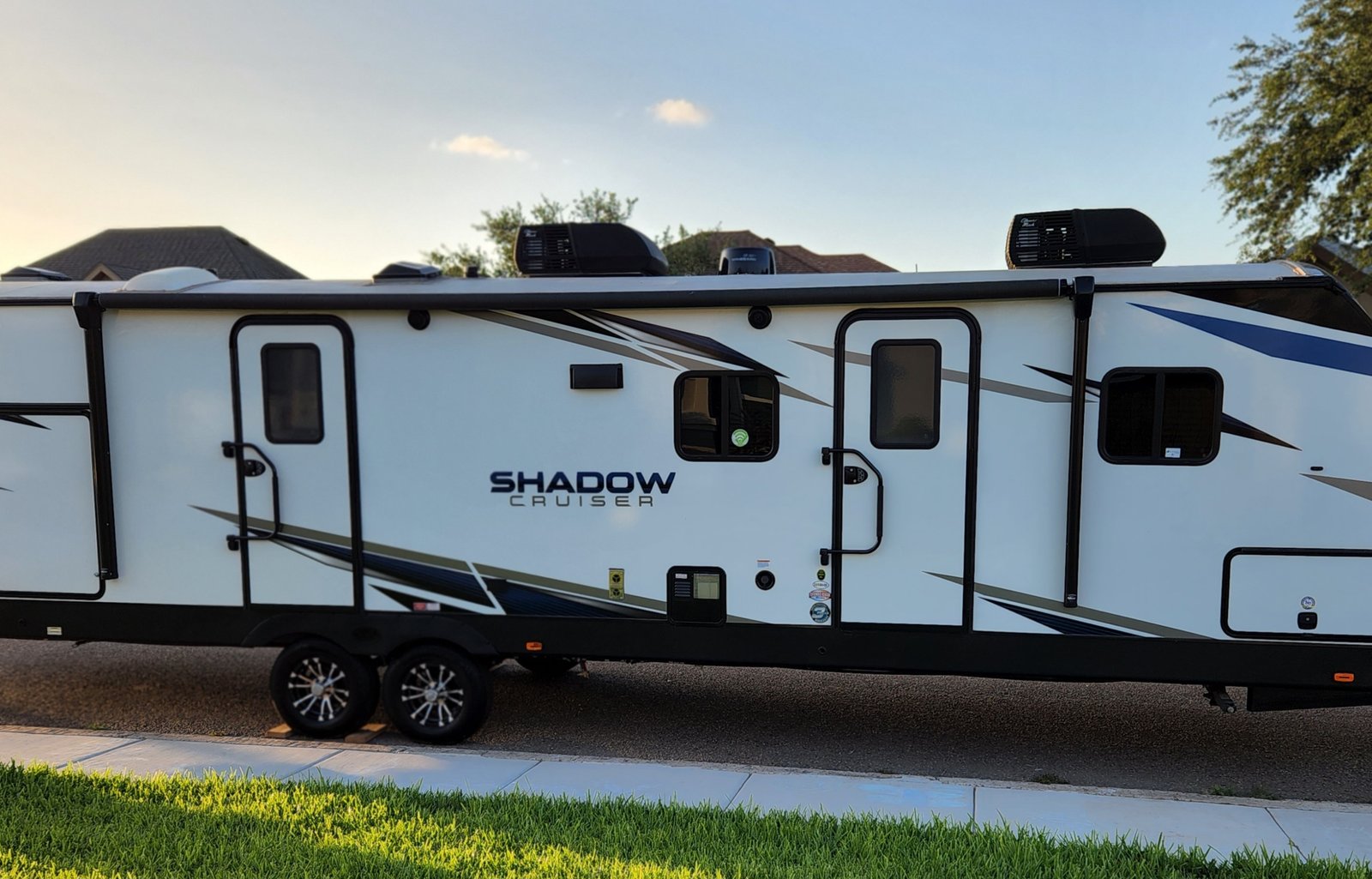 2021 Shadow Cruiser 325BHS