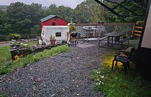 RV - 6 Miles to Bethel Woods set up on sheep farm