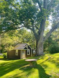 Tamarack Lodge & Glamping Resort CT