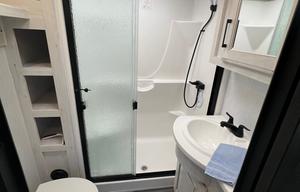 Huge 2 bedroom 2 bathroom 5th wheel