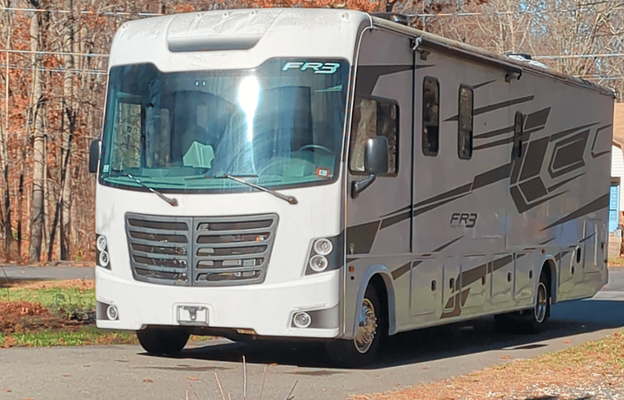 Fully Stocked NEW FR3 Class A Seats 8 sleeps 10