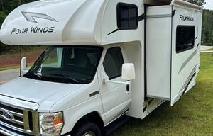 2025 Thor Motor Coach Four Winds 25V RV rental photo 7