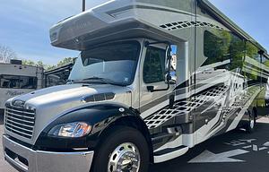 2023 Entegra Coach Accolade XL 37L