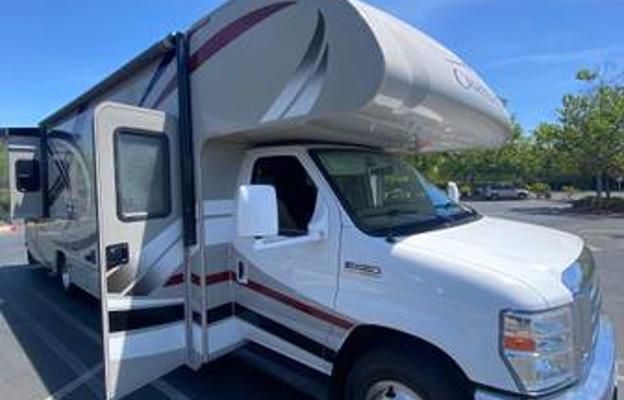 Make great memories in our Roomy Thor Chateau 31L!
