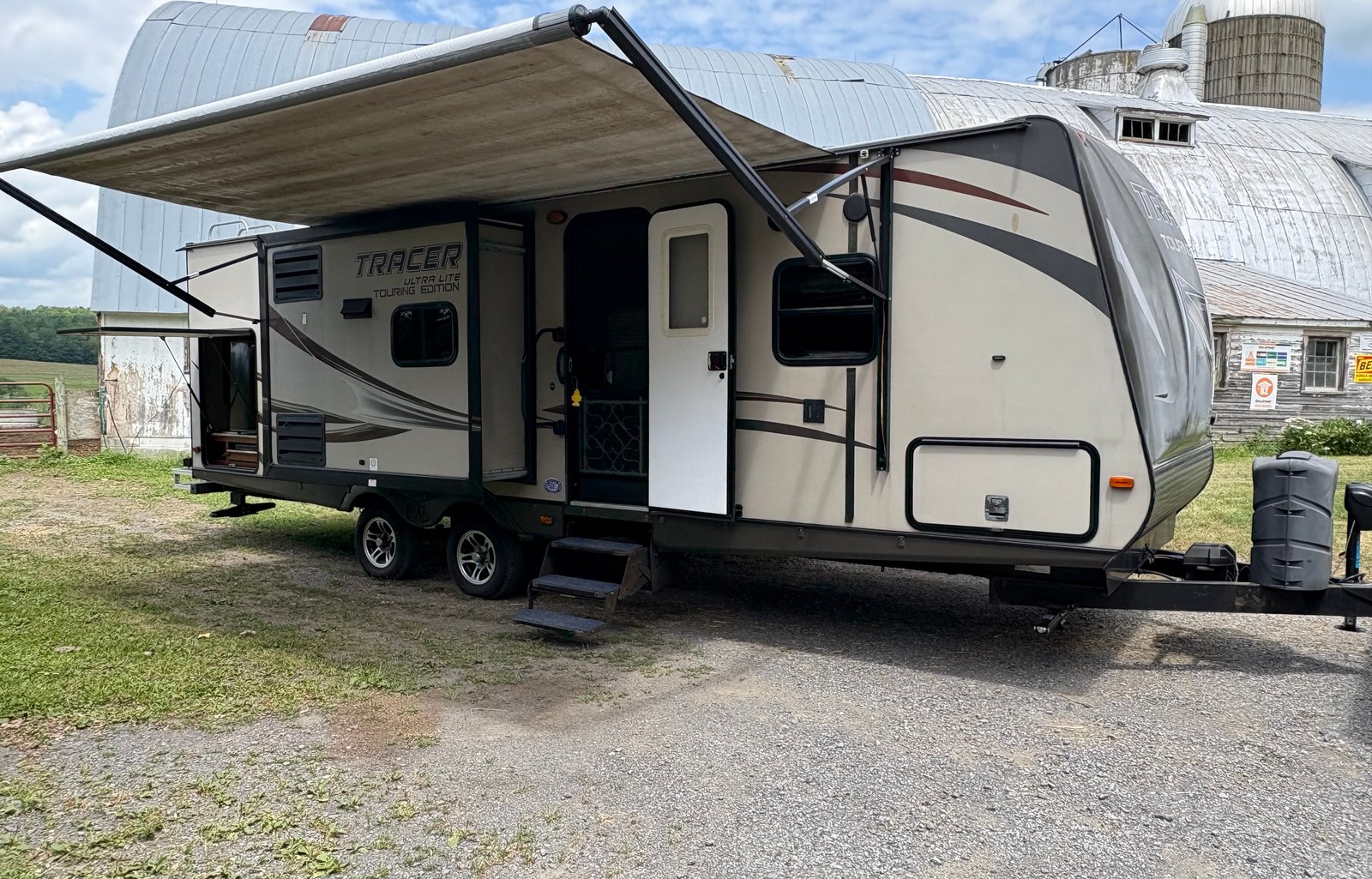2014 Tracer 2750RBS 30’ travel trailer.