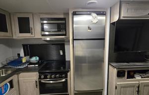 2022 Prowler 315BH RV rental photo 19