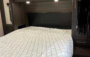 2021 Genesis Supreme 29 CK RV rental photo 7