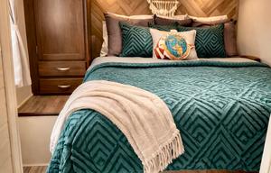 Comforts of home -King bed, tiled shower, big sink