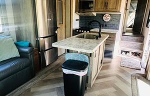 Welcome snowbirds- Perfect couples RV