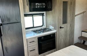 2021 Salem Hemisphere 378FL RV rental photo 8