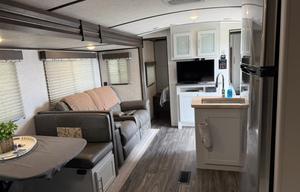 The Hitch Hiker, 32 ft. bunkhouse, 30 amp sleeps 8