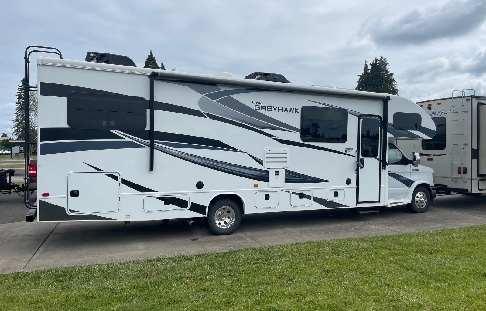 2022 Jayco Greyhawk 31F - Sleeps 10, Pets OK!