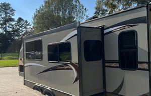 2018 Dutchmen - Coleman Light 2605RL Sleeps 5