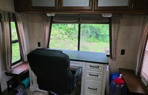 2016 Salem Hemisphere Lite 272RLIS RV rental photo 5