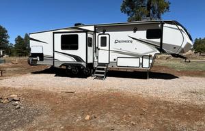Family Friendly 5th wheel with bunkhouse!!