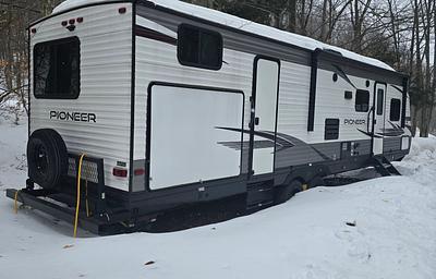 2021 Pioneer DS 320 RV rental photo 2