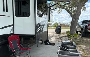 2016 Momentum 376TH RV rental photo 14