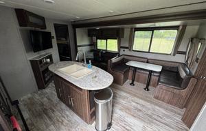 Haven on wheels! 2018 Crossroads Zinger Sleeps 10+