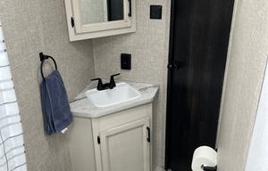 Family/Pet friendly! Sleeps 8! Generator included!