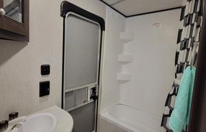 ★Full Size BUNKS★Private Queen Room★Exit 407