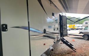 2018 Forest River RV Vengeance Rogue 311A13 RV rental photo 17