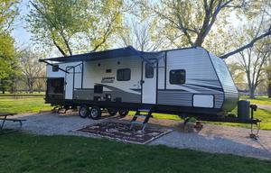 2021 Dutchmen RV Coleman Lantern Series 334BH RV rental photo 1