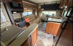 2015 Coachmen RV Leprechaun 28DS Ford 450