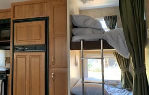Free as a Bird Camper Sleeps 8 '06 Jayco Jayflight