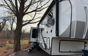 Special Labor Day Pricing!!!     5th Wheel Living