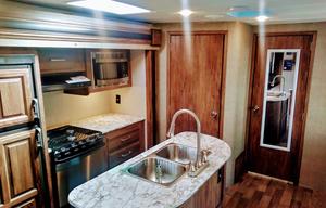 2017 Keystone Cougar Lite, Luxury Condo on Wheels!