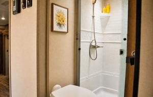 2 Bedroom/2 Bath w tub Luxury Fifth WheelGWTX 2797