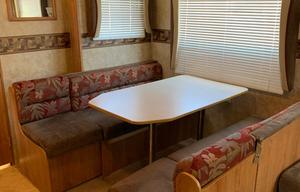 Free as a Bird Camper Sleeps 8 '06 Jayco Jayflight