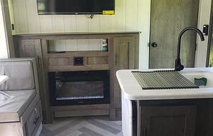 Lala's cozy bunkhouse 2020 Wildwood X-Lite 24'