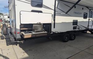 Tracer BUNK HOUSE pet /festival friendly sleeps 9
