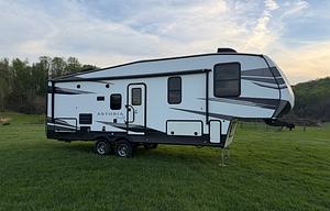 2021 Dutchmen 2503REF – Modern and Comfortable