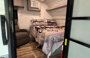 Portable Airbnb\2024 Dutchman Coleman Lantern 17B