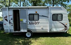 2013 Jayco Jay Flight Swift SLX– Cozy & Affordable