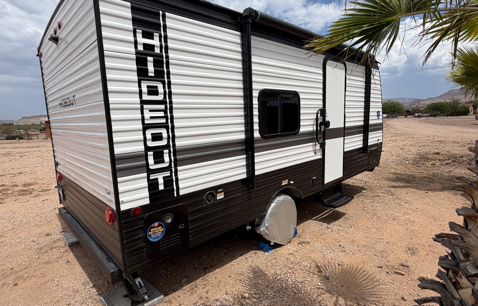 2025 Keystone Hideout - Modern, Cozy & Easy to Tow