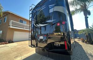 A-6 Newmar  33' , King Bed, Easy-Drive — Sleeps 5