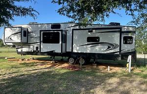 Family-sized 2022 5th Wheel