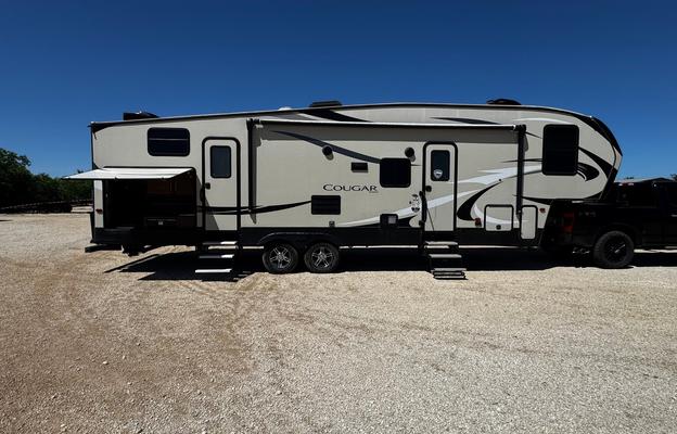 2019 Keystone RV Cougar Half-Ton Series 32BHS RV rental photo 1
