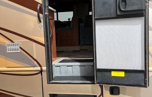 Holiday Rambler Admiral 32V
